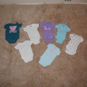 👶🏻 Lot of 7 Newborn Size Bodysuits